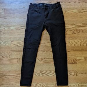 Size 8. Black mid-rise jegging